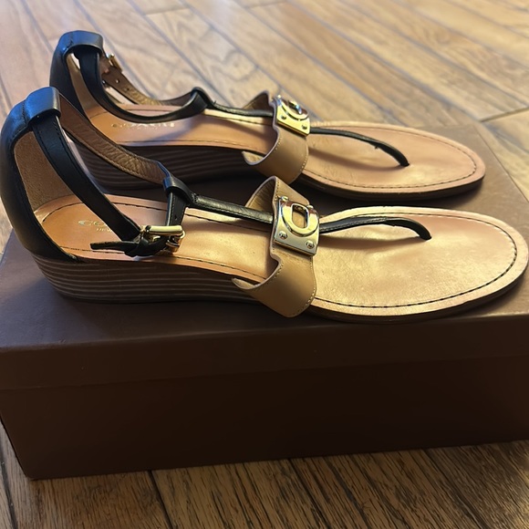Coach Ines Sandal - Picture 2 of 5